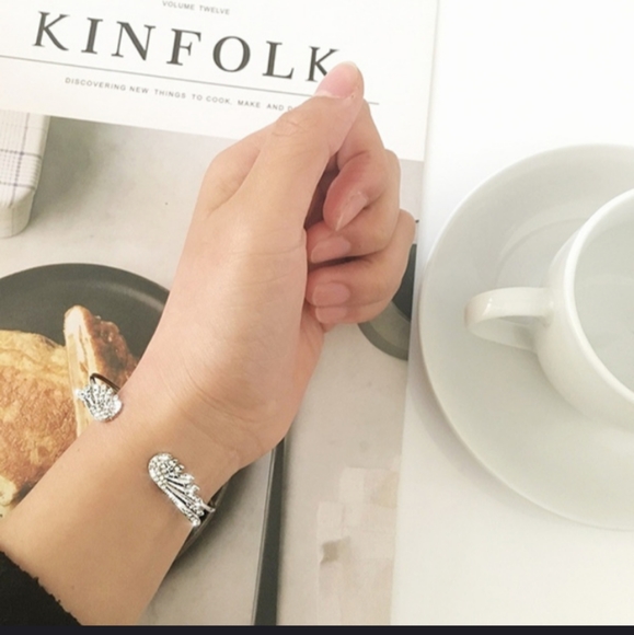 2XHP!! NWT Goth Silver Angel Wings Bracelet! - Picture 11 of 11